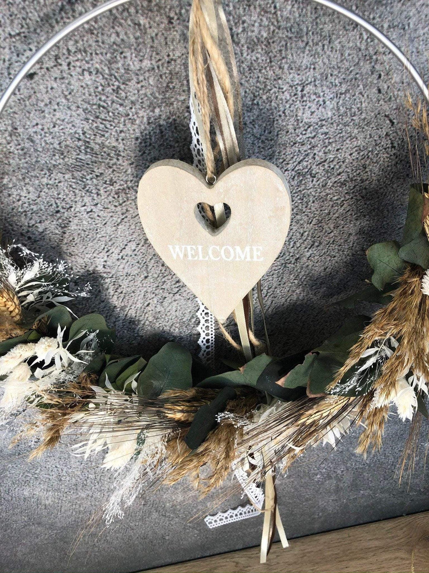 Türkranz Welcome Herz Kranz Ring Eukalyptus Gräser Wandkranz Trockenblumen Natur natürlich Hoop Herbst Herbstlich – handgemacht aus Seiden- und Kunstblumen, langlebig & pflegeleicht von SarahsFlowerStudio