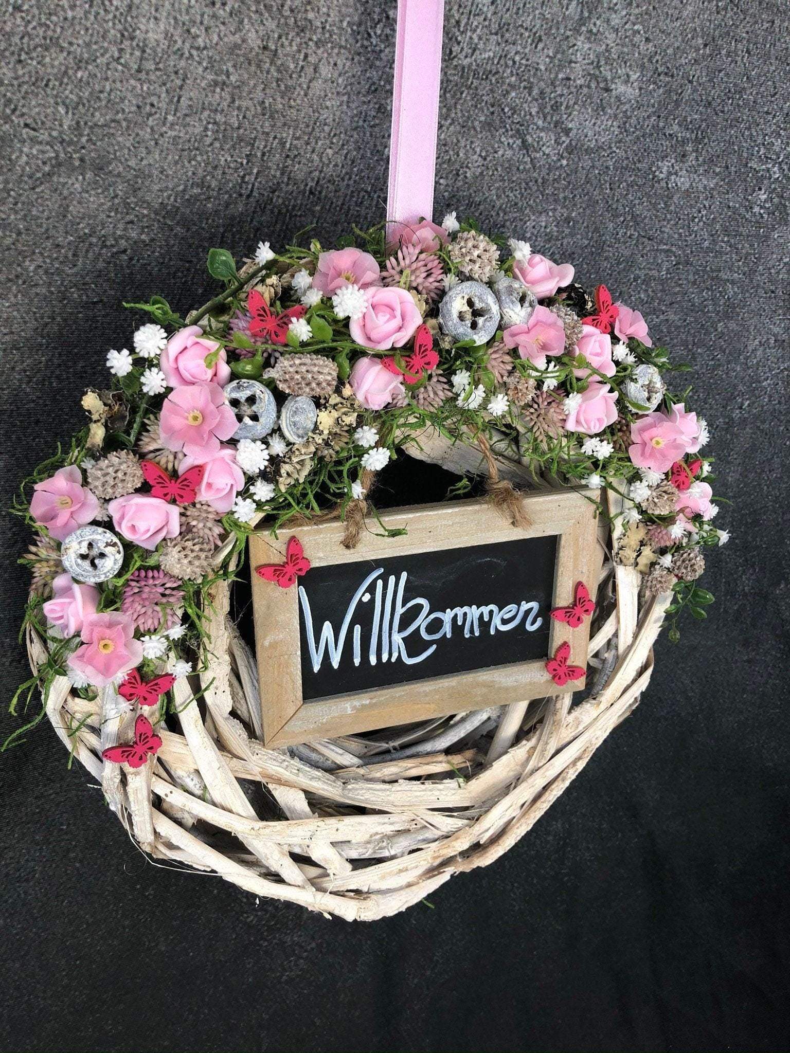 Türkranz Türdeko Türschmuck Tafel Willkommen Modern ganzjährig Tür Schmuck Schmetterling Herbst – handgemacht aus Seiden- und Kunstblumen, langlebig & pflegeleicht von SarahsFlowerStudio