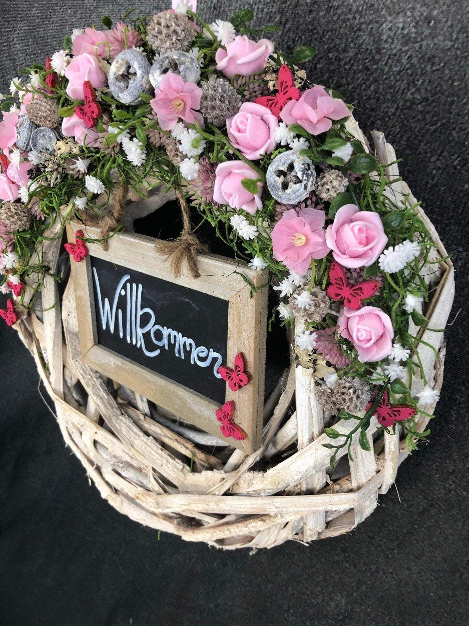 Türkranz Türdeko Türschmuck Tafel Willkommen Modern ganzjährig Tür Schmuck Schmetterling Herbst – handgemacht aus Seiden- und Kunstblumen, langlebig & pflegeleicht von SarahsFlowerStudio