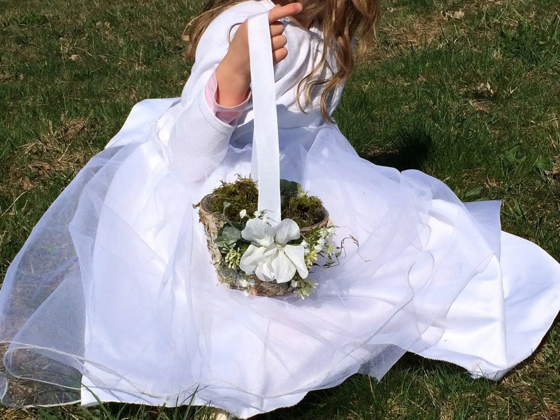 Blumenmädchen Korb Blumenmädchen Korb Blumenkörbchen Streukörbchen Blumenstreukörbchen Birke Eukalyptus Hortensie – handgemacht aus Seiden- und Kunstblumen, langlebig & pflegeleicht von SarahsFlowerStudio