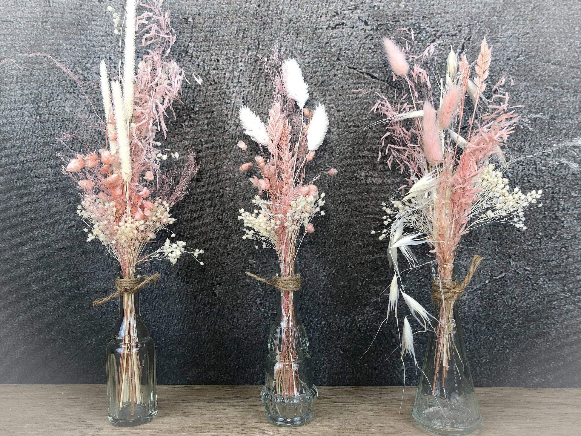 Tischdeko 3er Set Blumen Tischgesteck Strauß Gläser Flasche Gräser Trockenblumen Trockenmaterial Natur natürlich dried bouquet dried Flowers – handgemacht aus Seiden- und Kunstblumen, langlebig & pflegeleicht von SarahsFlowerStudio