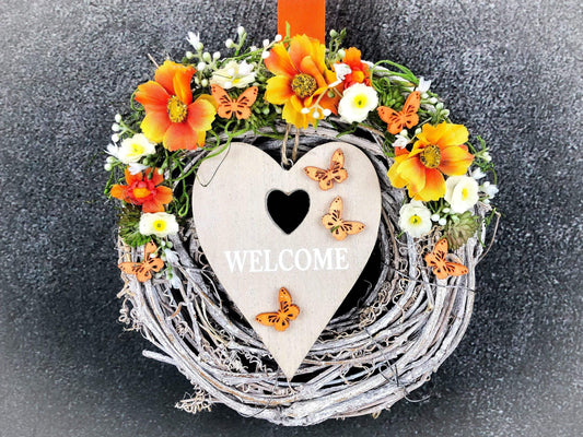 Türkranz Türdeko Türschmuck Herz Welcome Modern ganzjährig Tür Schmuck Schmetterling Herbst – handgemacht aus Seiden- und Kunstblumen, langlebig & pflegeleicht von SarahsFlowerStudio