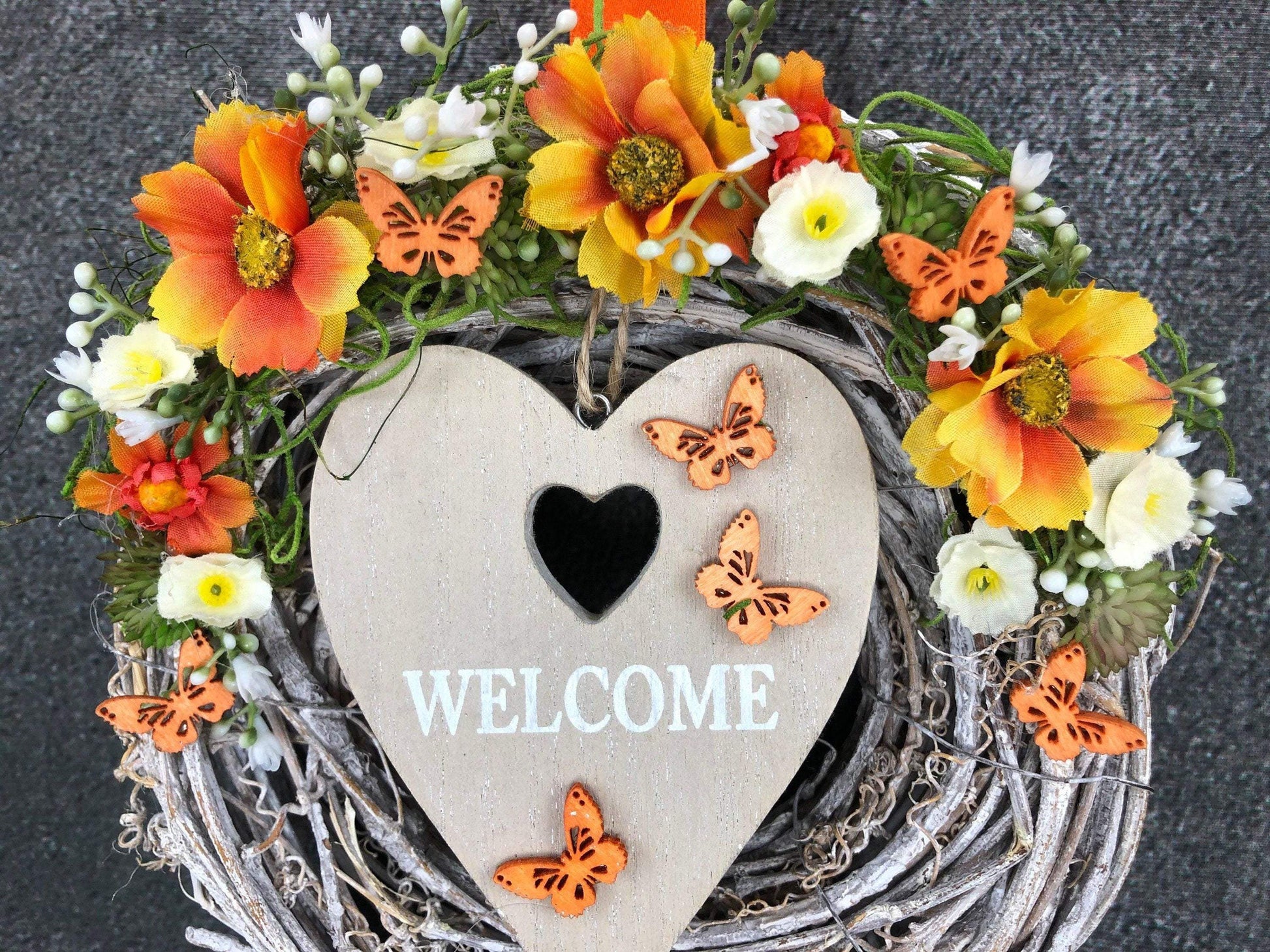 Türkranz Türdeko Türschmuck Herz Welcome Modern ganzjährig Tür Schmuck Schmetterling Herbst – handgemacht aus Seiden- und Kunstblumen, langlebig & pflegeleicht von SarahsFlowerStudio