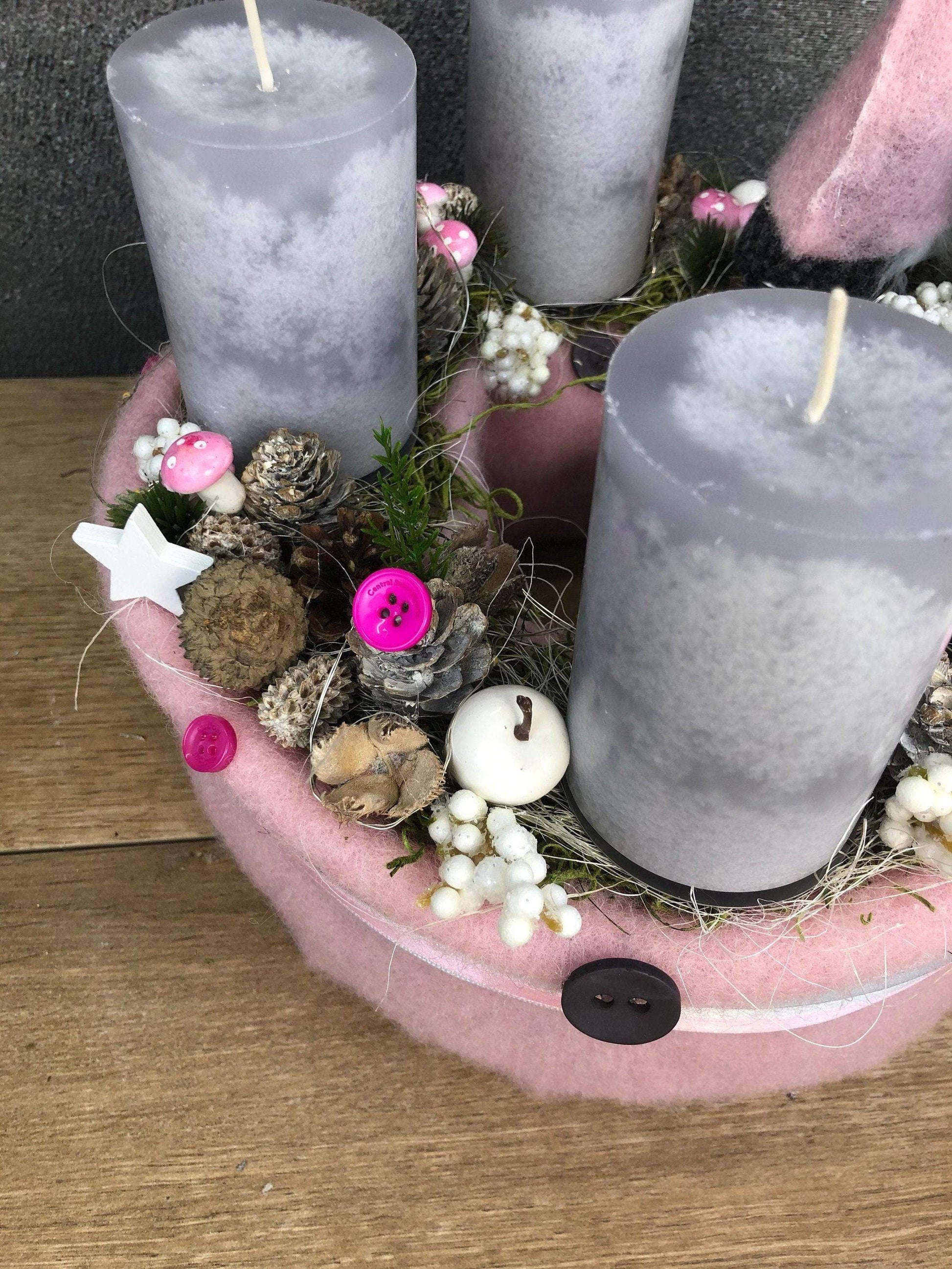 Adventskranz Adventskalender – handgemacht aus Seiden- und Kunstblumen, langlebig & pflegeleicht von SarahsFlowerStudio