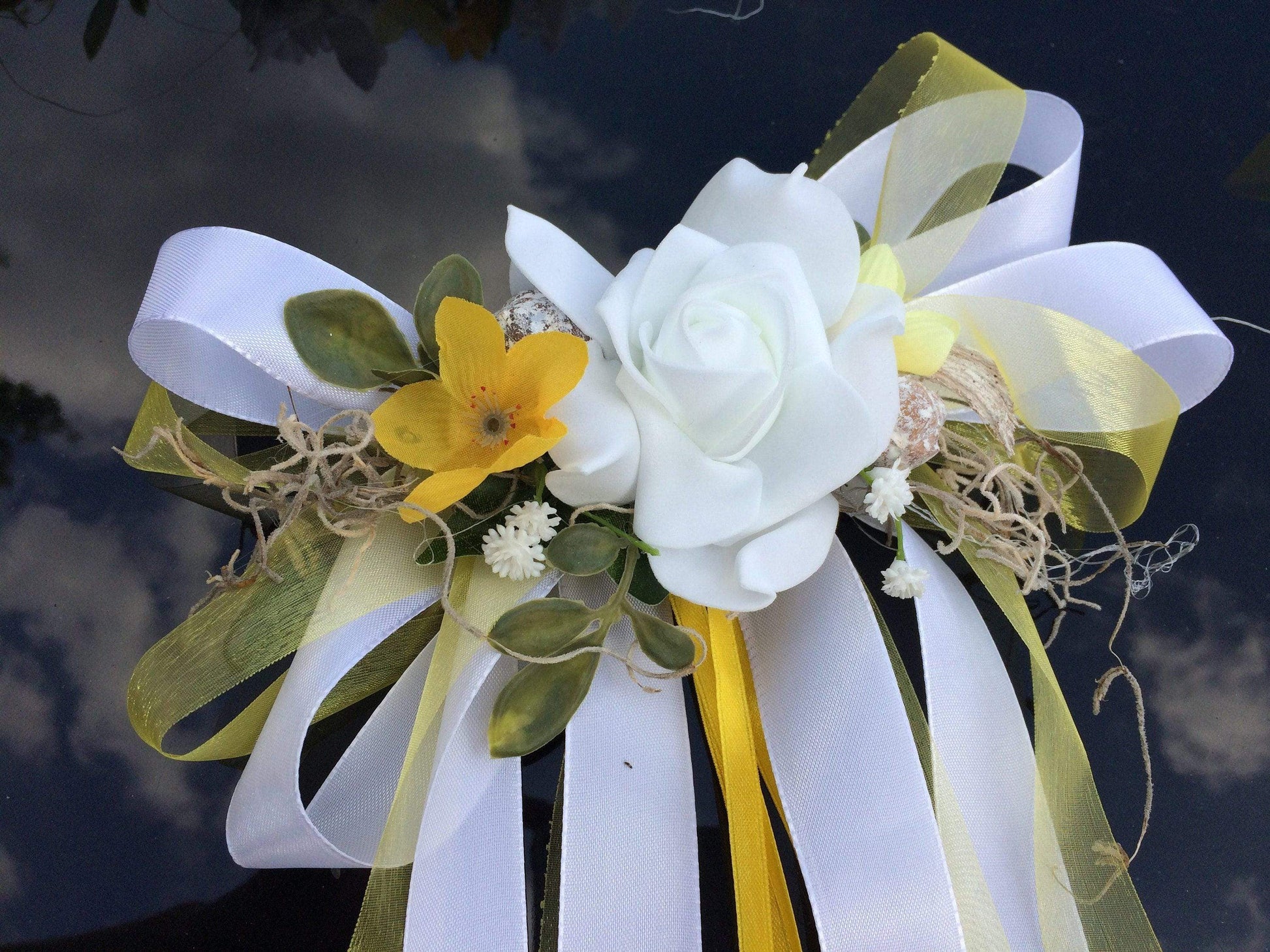 Autoschmuck Set 3 Teilig Gesteck und Schleifen Autodekoration Hochzeit Kutschen Kutschendekoration Deko Dekoration Hochzeit Wedding – handgemacht aus Seiden- und Kunstblumen, langlebig & pflegeleicht von SarahsFlowerStudio