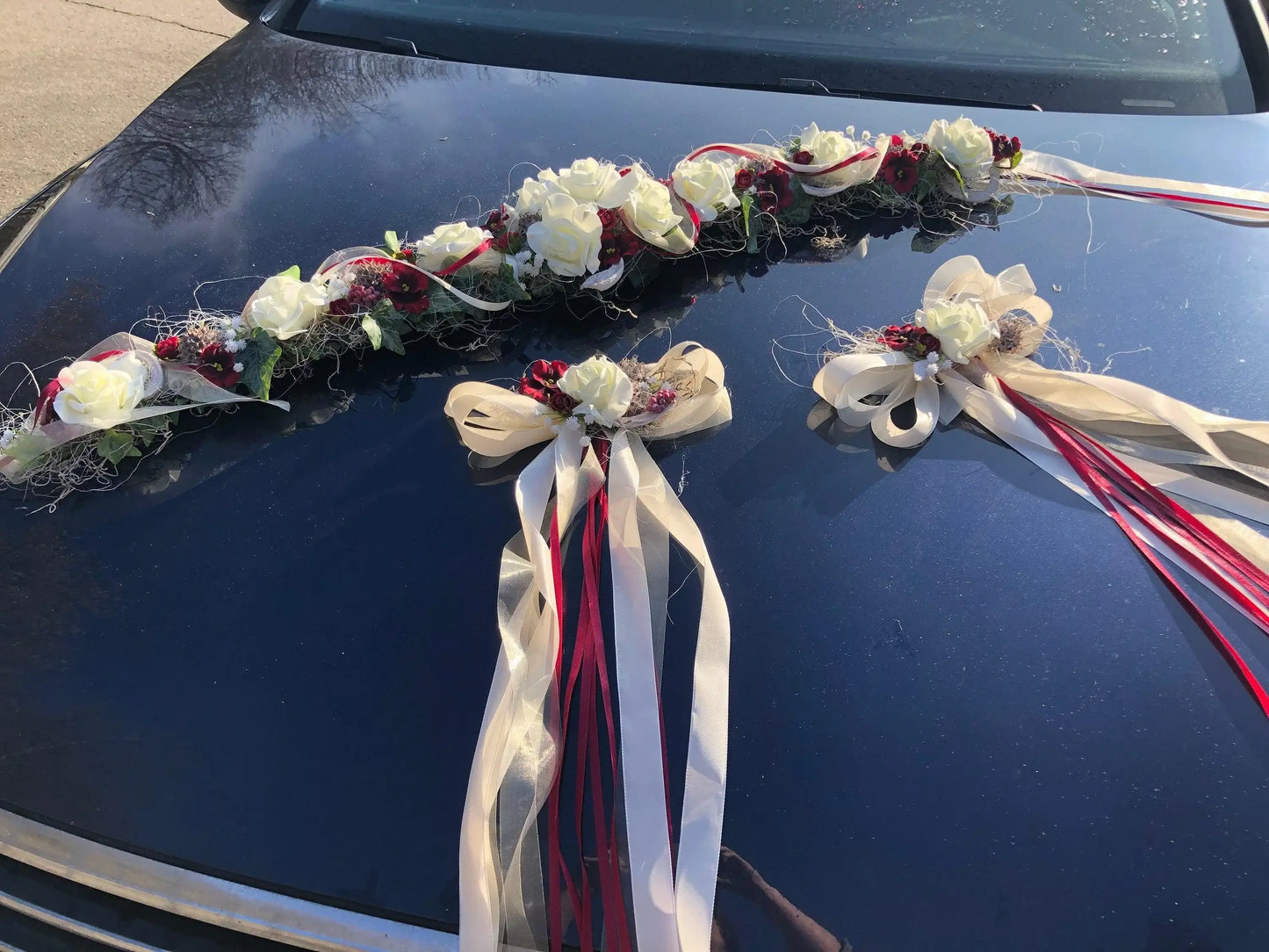 Autoschmuck Set 3 Teilig Gesteck und Schleifen Autodekoration Hochzeit Kutschen Kutschendekoration Deko Dekoration Hochzeit Wedding – handgemacht aus Seiden- und Kunstblumen, langlebig & pflegeleicht von SarahsFlowerStudio
