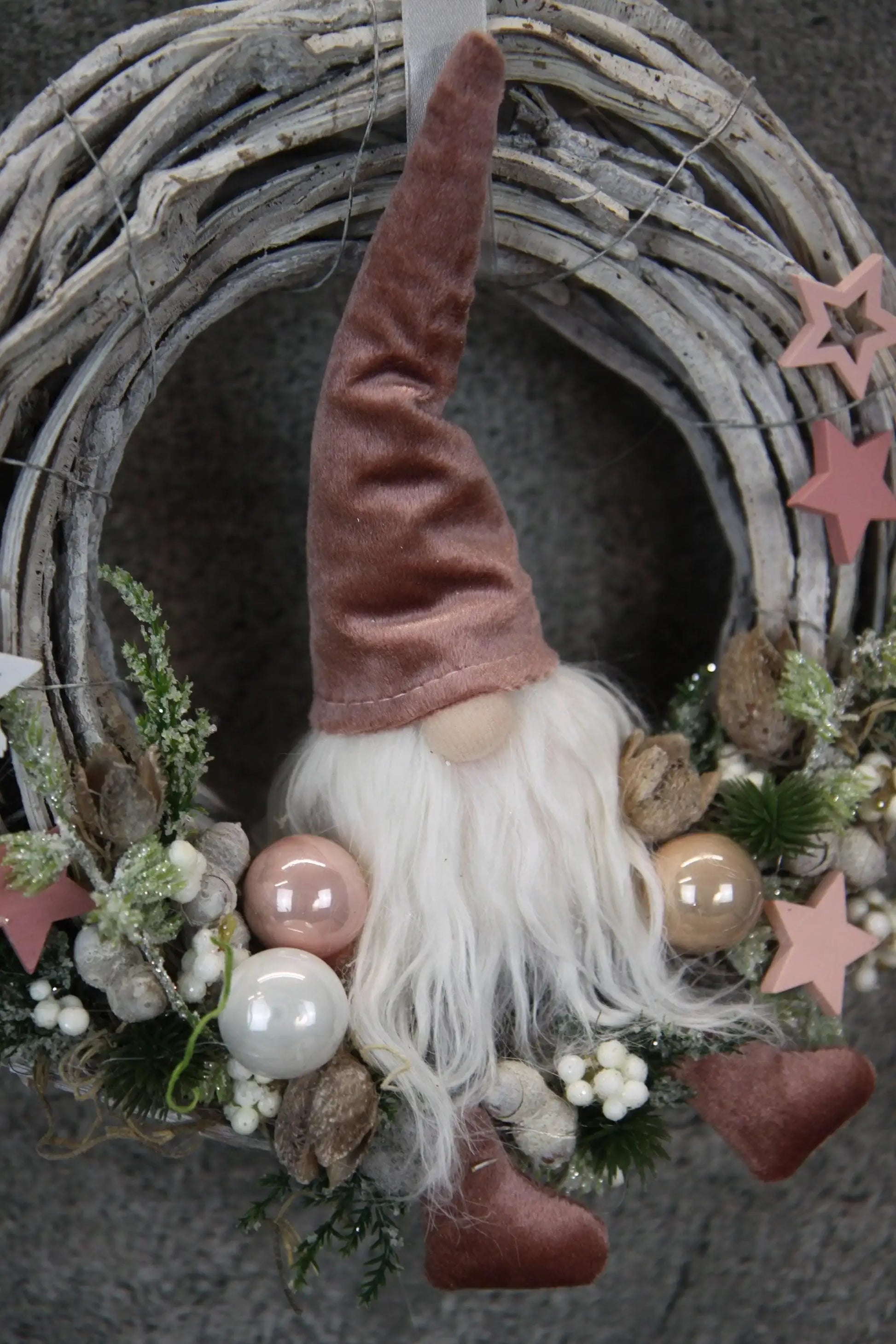 Türkranz Türdeko Türschmuck Weihnachten Weidenkranz Wichtel Zapfen Stern Apfel Knöpfe Tanne Band Modern – handgemacht aus Seiden- und Kunstblumen, langlebig & pflegeleicht von SarahsFlowerStudio