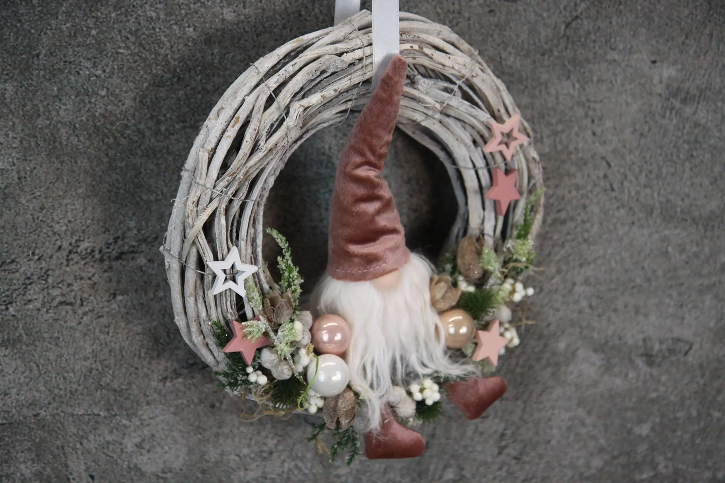 Türkranz Türdeko Türschmuck Weihnachten Weidenkranz Wichtel Zapfen Stern Apfel Knöpfe Tanne Band Modern – handgemacht aus Seiden- und Kunstblumen, langlebig & pflegeleicht von SarahsFlowerStudio