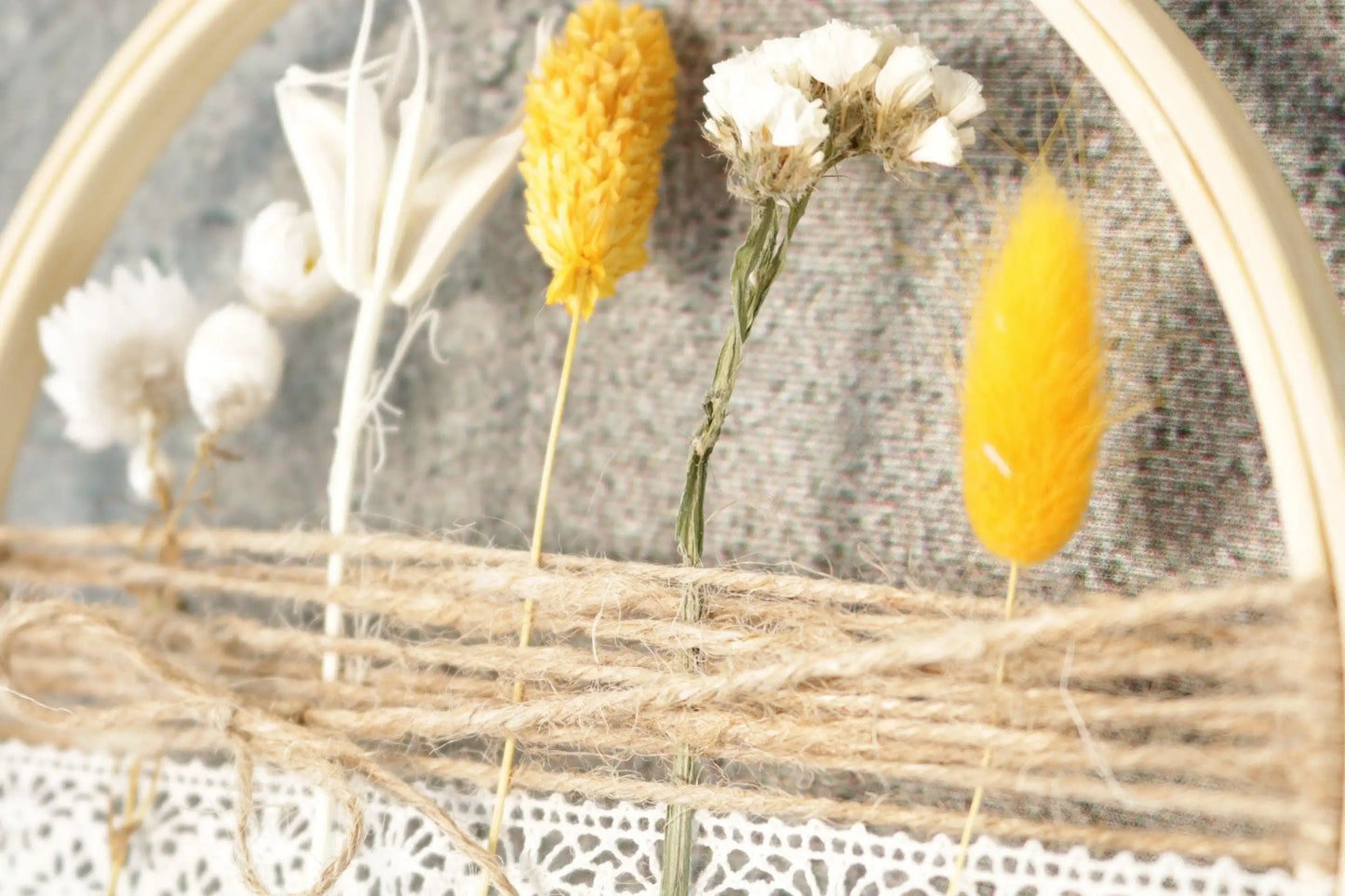 Türkranz Kranz Ring Stickrahmen Gräser Holzring Stickring Stickreif Trockenblumen Natur natürlich Hoop Fensterdeko – handgemacht aus Seiden- und Kunstblumen, langlebig & pflegeleicht von SarahsFlowerStudio