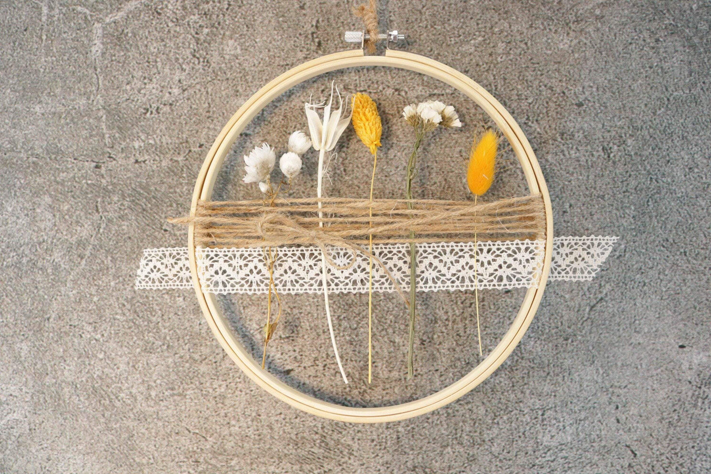 Türkranz Kranz Ring Stickrahmen Gräser Holzring Stickring Stickreif Trockenblumen Natur natürlich Hoop Fensterdeko – handgemacht aus Seiden- und Kunstblumen, langlebig & pflegeleicht von SarahsFlowerStudio