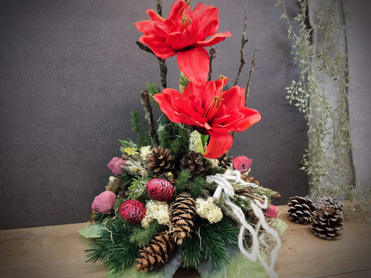 Grabgesteck Grabschmuck Amaryllis auf Beton Platte Grabdekoration Grabschmuck AllerheiligenTanne Exoten Filzschnur Amaryllis – handgemacht aus Seiden- und Kunstblumen, langlebig & pflegeleicht von SarahsFlowerStudio