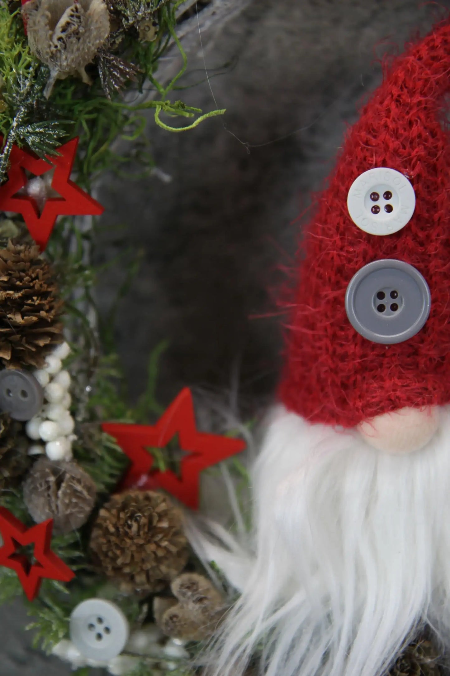 Türkranz Türdeko Türschmuck Weihnachten Weidenkranz Wichtel Zapfen Stern Apfel Knöpfe Tanne Band Modern – handgemacht aus Seiden- und Kunstblumen, langlebig & pflegeleicht von SarahsFlowerStudio