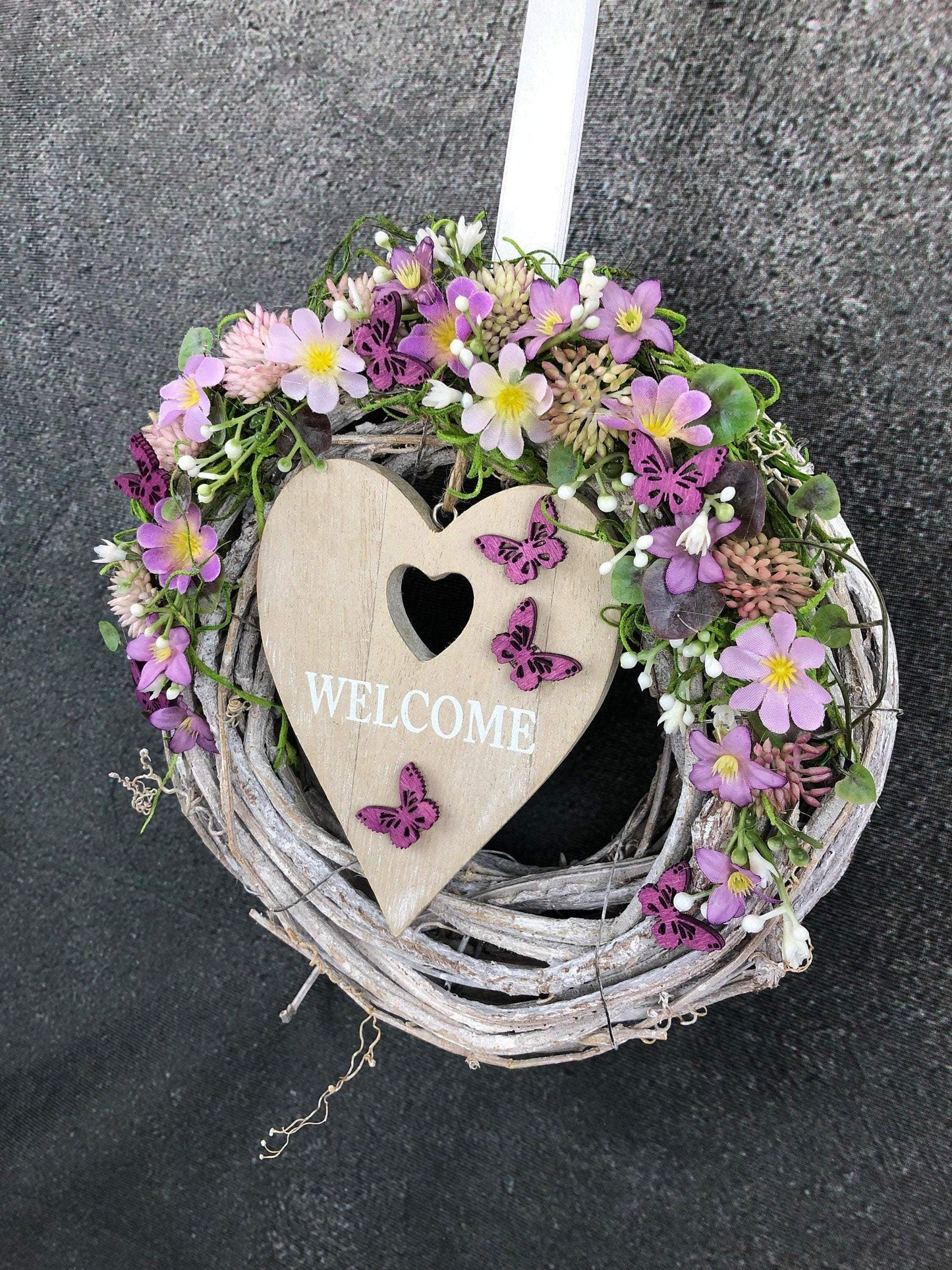 Türkranz Türdeko Türschmuck Herz Welcome Modern ganzjährig Tür Schmuck Schmetterling Herbst – handgemacht aus Seiden- und Kunstblumen, langlebig & pflegeleicht von SarahsFlowerStudio
