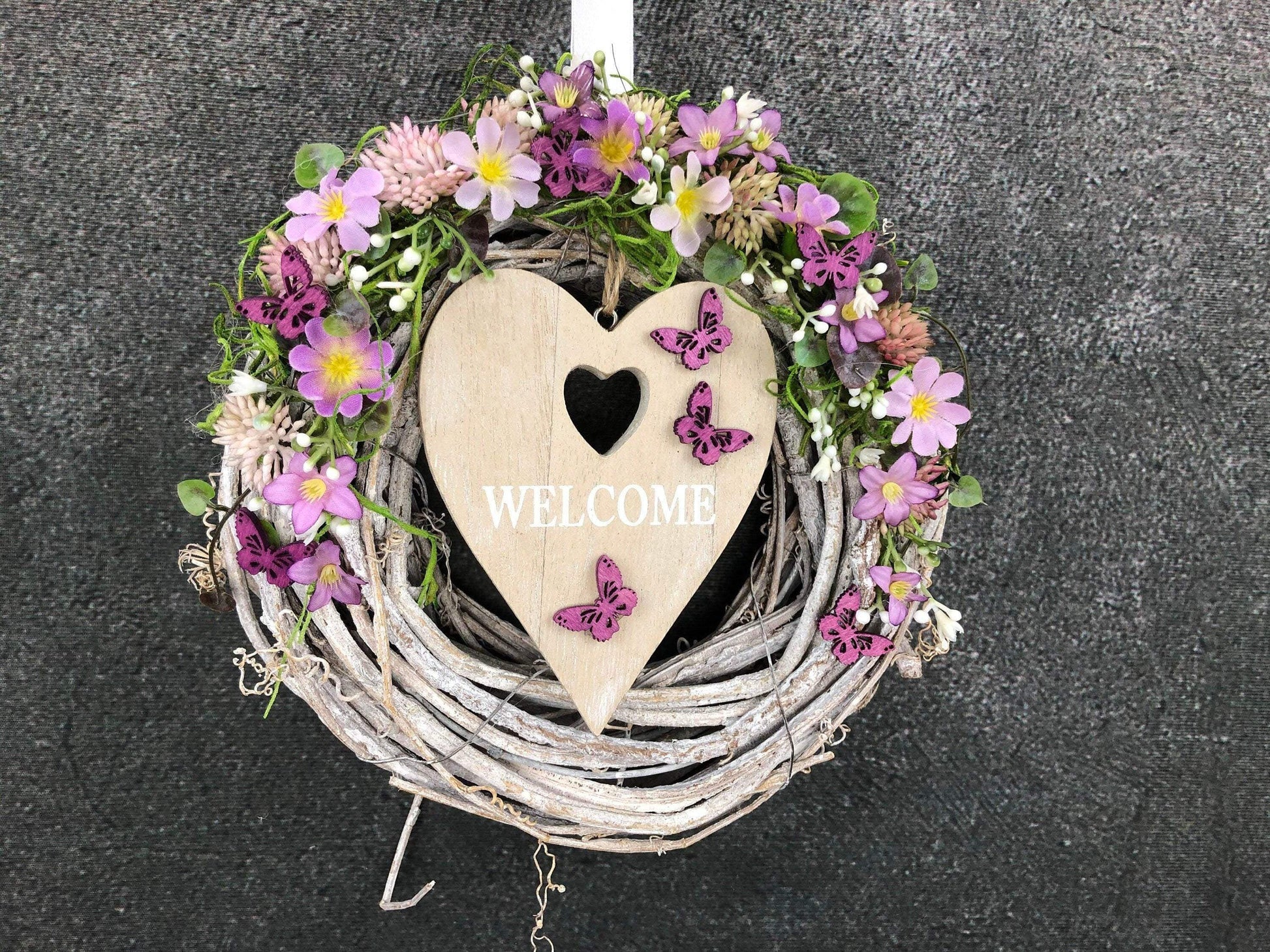 Türkranz Türdeko Türschmuck Herz Welcome Modern ganzjährig Tür Schmuck Schmetterling Herbst – handgemacht aus Seiden- und Kunstblumen, langlebig & pflegeleicht von SarahsFlowerStudio