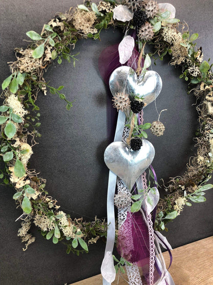Türkranz ganzjährig Modern Türdeko Tür Schmuck Wunschgröße ganzjährig Herz Boho Skelettblätter Band Filz Spitzenband – handgemacht aus Seiden- und Kunstblumen, langlebig & pflegeleicht von SarahsFlowerStudio