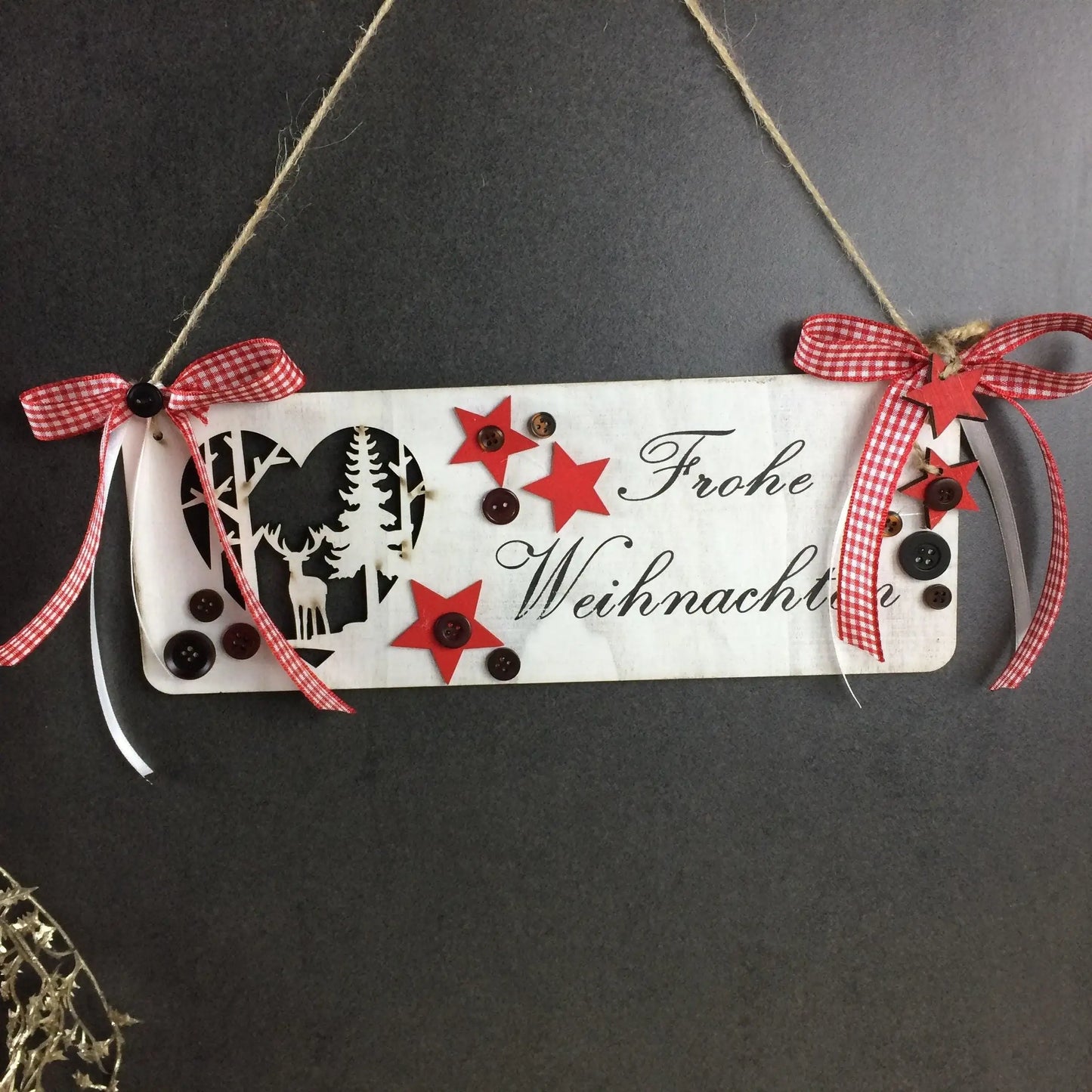 Advent Schild Frohe Weihnachten Türdeko Türschmuck Weihnachten Knöpfe Sterne – handgemacht aus Seiden- und Kunstblumen, langlebig & pflegeleicht von SarahsFlowerStudio
