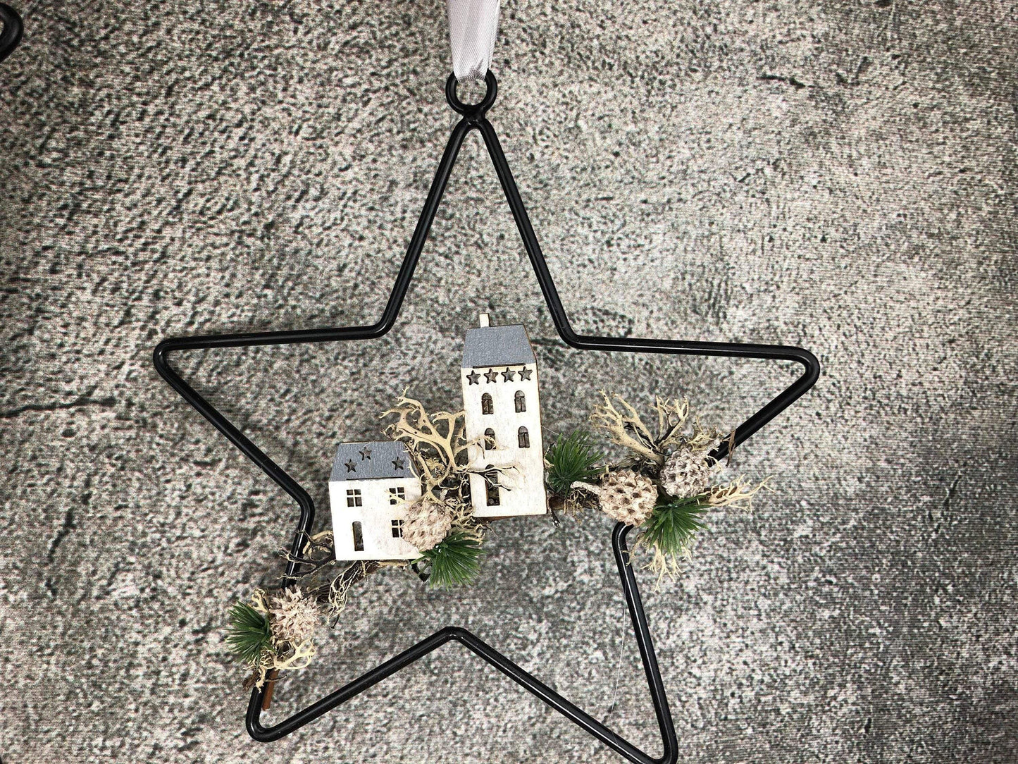 Stern Fensterdeko Häuser Haus Türkranz Advent Modern Ring Fenster Fensterschmuck Deko Weihnachten Wandschmuck – handgemacht aus Seiden- und Kunstblumen, langlebig & pflegeleicht von SarahsFlowerStudio