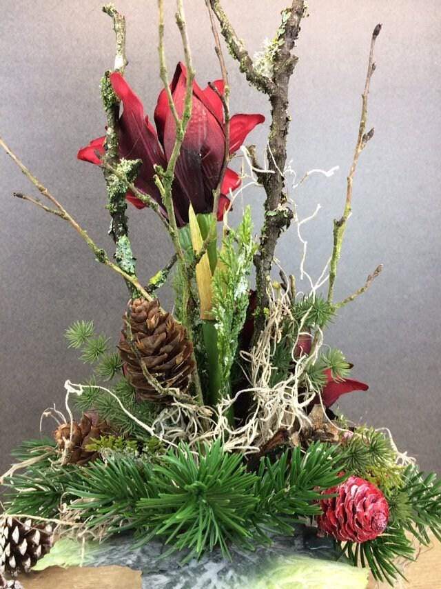Grabgesteck Grabschmuck Grabvase Grabstrauß Grabdekoration Grabschmuck Allerheiligen Tannen Exoten Rosen Efeu Filzschnur Amaryllis – handgemacht aus Seiden- und Kunstblumen, langlebig & pflegeleicht von SarahsFlowerStudio