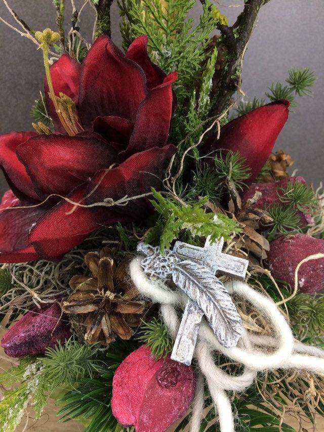Grabgesteck Grabschmuck Grabvase Grabstrauß Grabdekoration Grabschmuck Allerheiligen Tannen Exoten Rosen Efeu Filzschnur Amaryllis – handgemacht aus Seiden- und Kunstblumen, langlebig & pflegeleicht von SarahsFlowerStudio