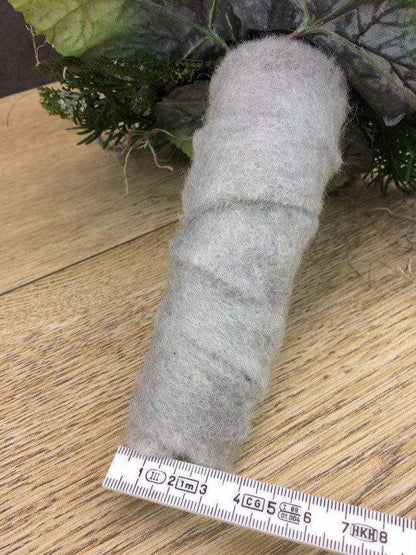 Grabgesteck Grabschmuck Grabvase Grabstrauß Grabdekoration Grabschmuck Allerheiligen Tannen Exoten Rosen Efeu Filzschnur Amaryllis – handgemacht aus Seiden- und Kunstblumen, langlebig & pflegeleicht von SarahsFlowerStudio