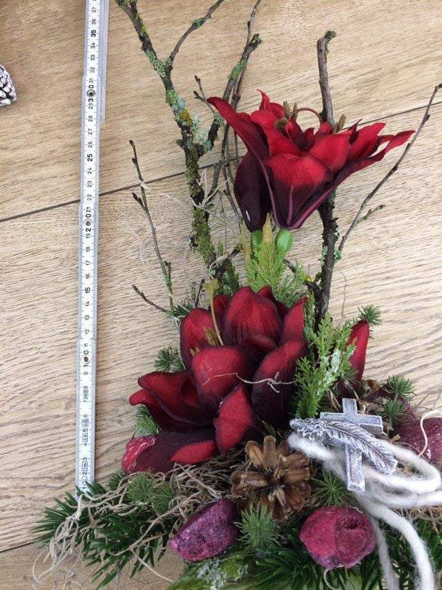Grabgesteck Grabschmuck Grabvase Grabstrauß Grabdekoration Grabschmuck Allerheiligen Tannen Exoten Rosen Efeu Filzschnur Amaryllis – handgemacht aus Seiden- und Kunstblumen, langlebig & pflegeleicht von SarahsFlowerStudio