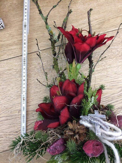 Grabgesteck Grabschmuck Grabvase Grabstrauß Grabdekoration Grabschmuck Allerheiligen Tannen Exoten Rosen Efeu Filzschnur Amaryllis – handgemacht aus Seiden- und Kunstblumen, langlebig & pflegeleicht von SarahsFlowerStudio