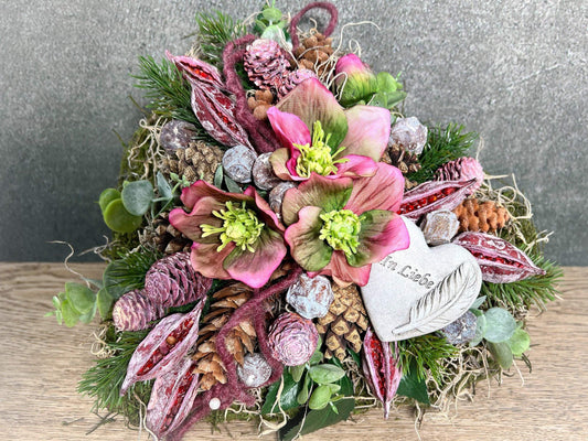 Grabgesteck Grabschmuck Herz Christrose Exoten Tanne Zapfen Hutzeln Allerheiligen Filzschnur Christrosen Grabdeko Grabdekoration – handgemacht aus Seiden- und Kunstblumen, langlebig & pflegeleicht von SarahsFlowerStudio