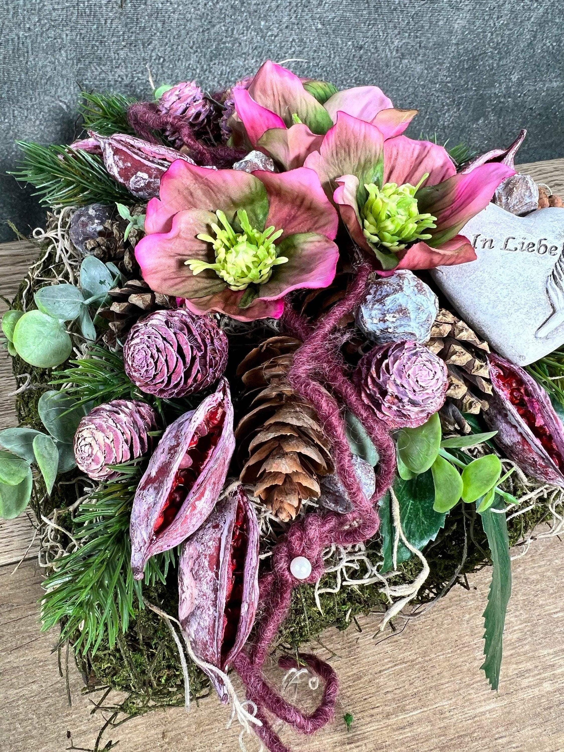 Grabgesteck Grabschmuck Herz Christrose Exoten Tanne Zapfen Hutzeln Allerheiligen Filzschnur Christrosen Grabdeko Grabdekoration – handgemacht aus Seiden- und Kunstblumen, langlebig & pflegeleicht von SarahsFlowerStudio