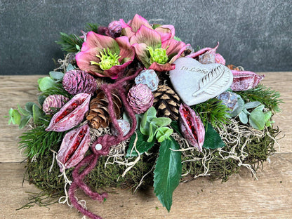 Grabgesteck Grabschmuck Herz Christrose Exoten Tanne Zapfen Hutzeln Allerheiligen Filzschnur Christrosen Grabdeko Grabdekoration – handgemacht aus Seiden- und Kunstblumen, langlebig & pflegeleicht von SarahsFlowerStudio