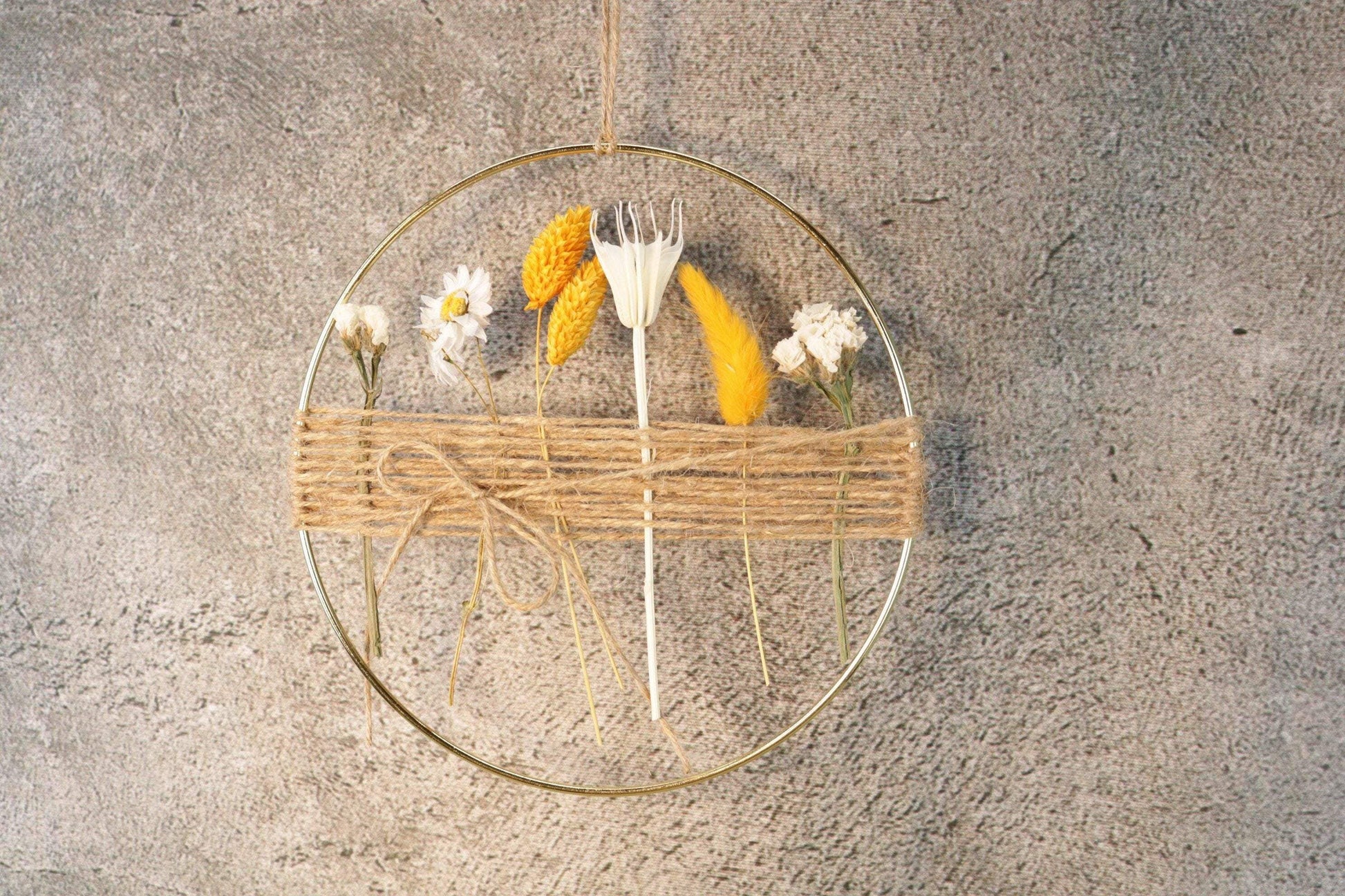 Türkranz Kranz Ring Gräser Wandkranz Trockenblumen Natur natürlich Hoop Fensterdeko – handgemacht aus Seiden- und Kunstblumen, langlebig & pflegeleicht von SarahsFlowerStudio