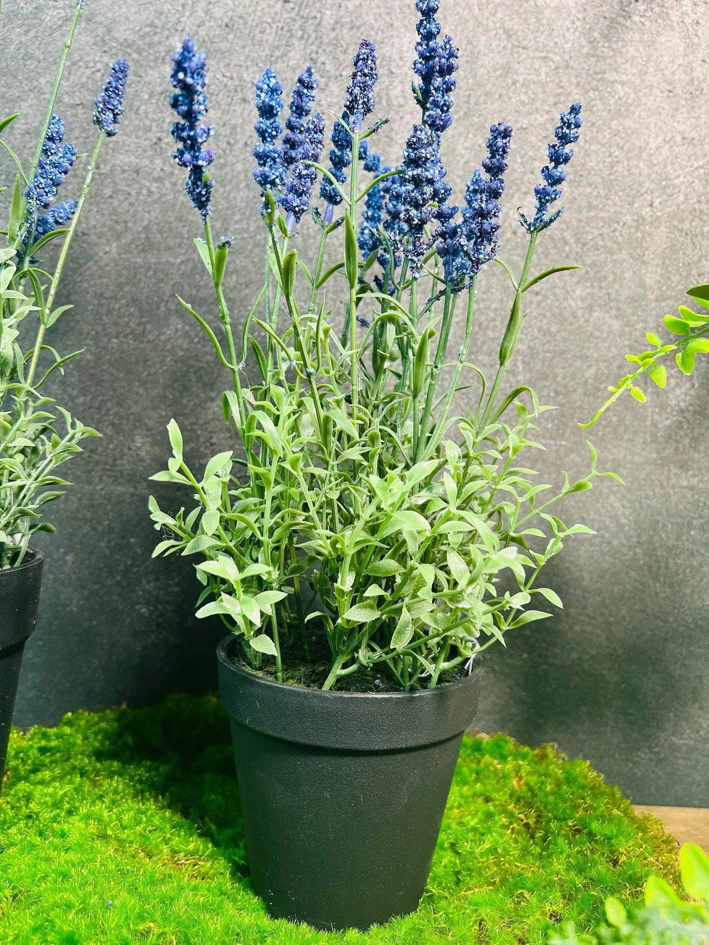 Lavendel Lavendelpflanze Lavendelbusch Topf Metalltopf Eimer Metalleimer Pflanze Künstlich Kunstblumen Faux Flower – handgemacht aus Seiden- und Kunstblumen, langlebig & pflegeleicht von SarahsFlowerStudio
