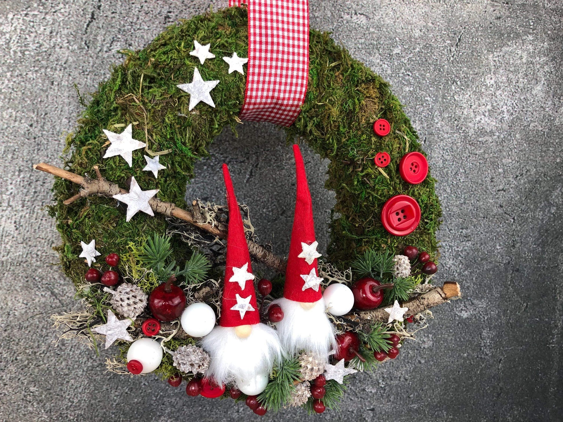 Weihnachtskranz Wichtel – Türkranz Weihnachten Tanne handgefertigt – Türkranz Weihnachten – SarahsFlowerStudio