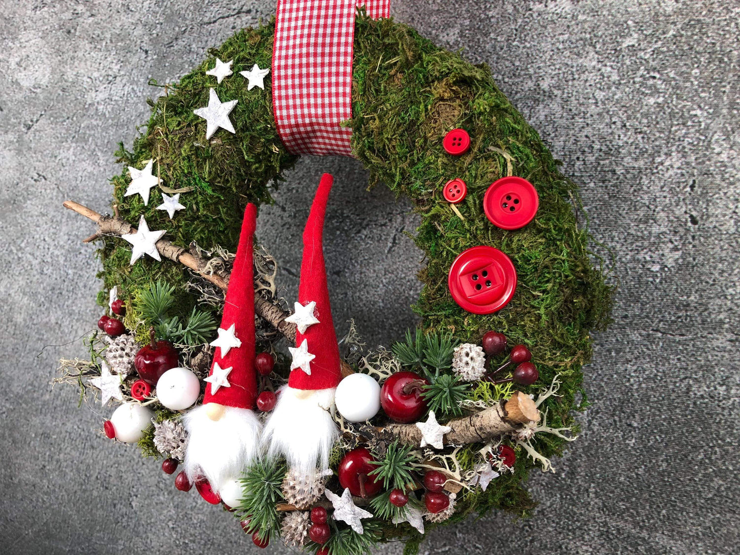 Weihnachtskranz Wichtel – Türkranz Weihnachten Tanne handgefertigt – Türkranz Weihnachten – SarahsFlowerStudio