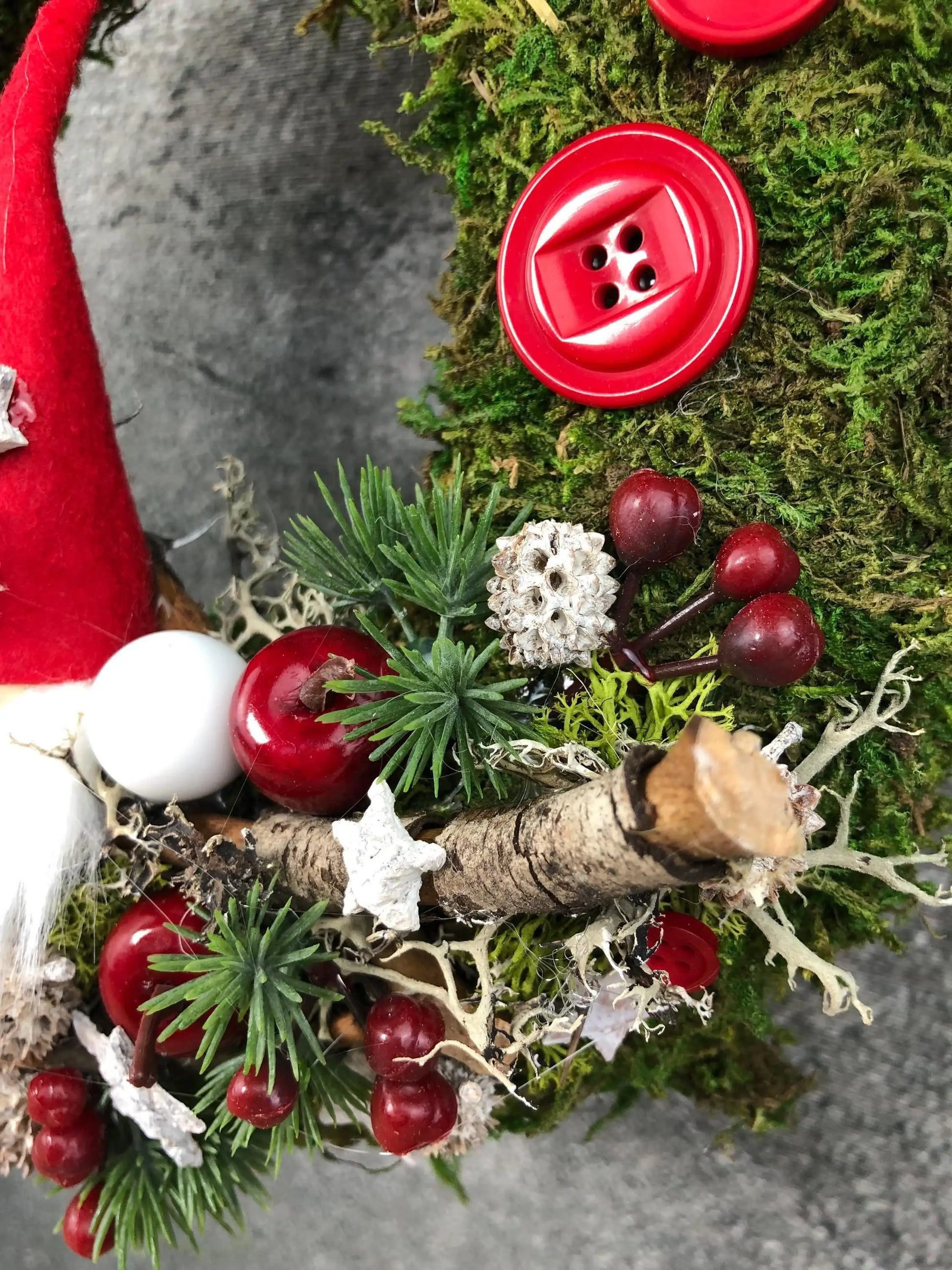 Weihnachtskranz Wichtel – Türkranz Weihnachten Tanne handgefertigt – Türkranz Weihnachten – SarahsFlowerStudio