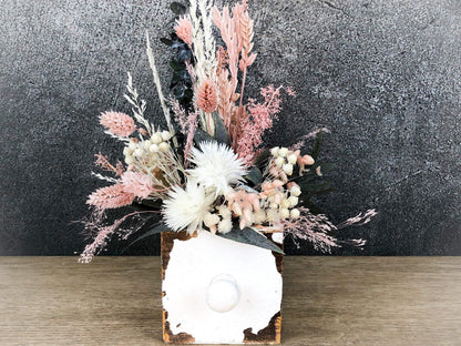Tischdeko Blumen Tischgesteck Kerze Schublade Gräser Trockenblumen Trockenmaterial Natur natürlich dried bouquet dried Flowers – handgemacht aus Seiden- und Kunstblumen, langlebig & pflegeleicht von SarahsFlowerStudio