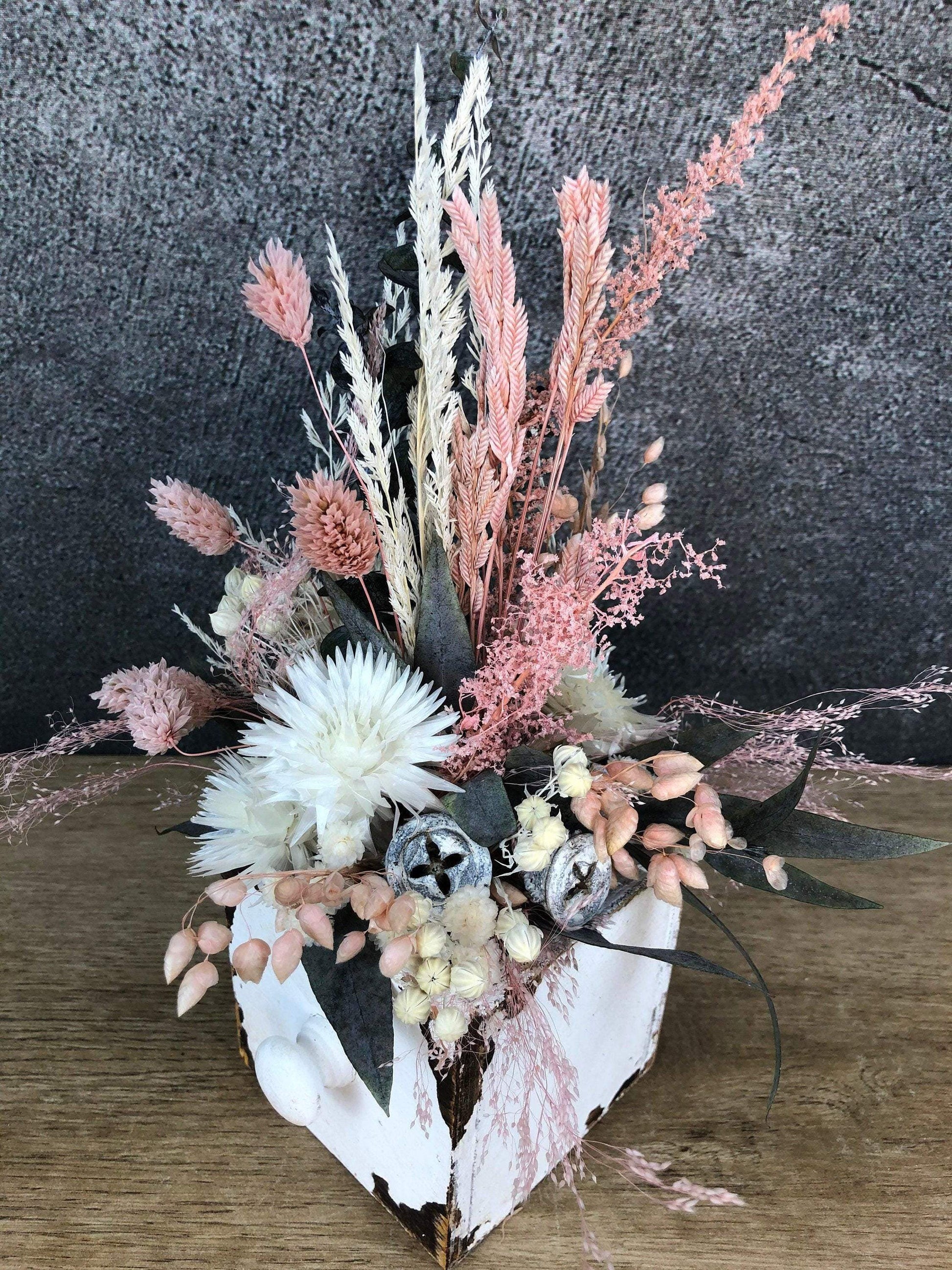 Tischdeko Blumen Tischgesteck Kerze Schublade Gräser Trockenblumen Trockenmaterial Natur natürlich dried bouquet dried Flowers – handgemacht aus Seiden- und Kunstblumen, langlebig & pflegeleicht von SarahsFlowerStudio