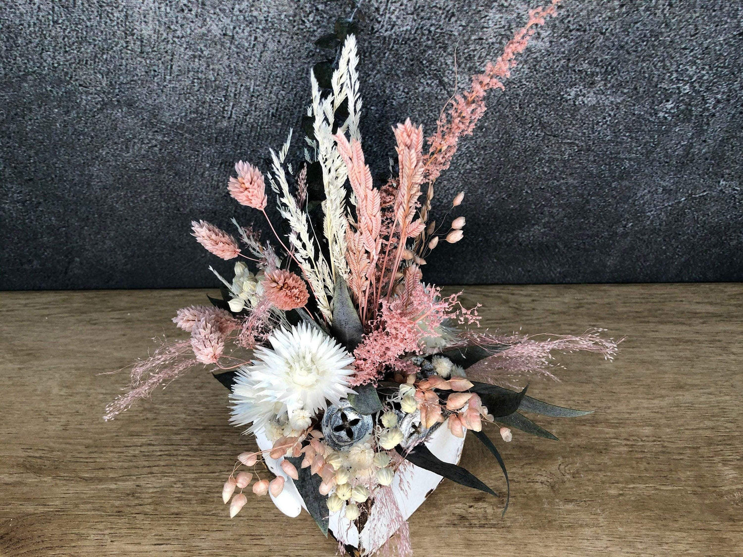Tischdeko Blumen Tischgesteck Kerze Schublade Gräser Trockenblumen Trockenmaterial Natur natürlich dried bouquet dried Flowers – handgemacht aus Seiden- und Kunstblumen, langlebig & pflegeleicht von SarahsFlowerStudio