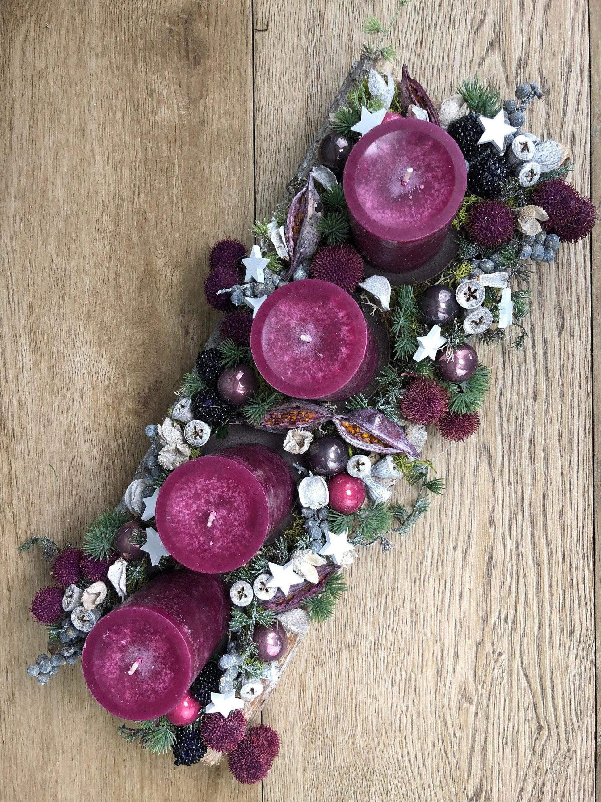 Adventskranz Adventskalender Modern Länglich Beere Erika Sterne Eicheln Zapfen – handgemacht aus Seiden- und Kunstblumen, langlebig & pflegeleicht von SarahsFlowerStudio