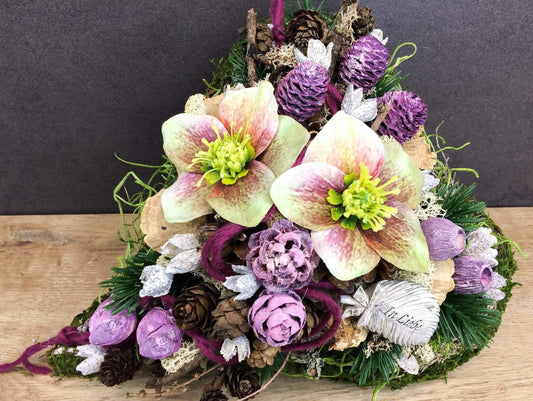 Grabgesteck Grabschmuck Herz Christrose Farbwunsch Exoten Tanne Zapfen Hutzeln Allerheiligen Filzschnur Christrosen Grabdeko Grabdekoration – handgemacht aus Seiden- und Kunstblumen, langlebig & pflegeleicht von SarahsFlowerStudio