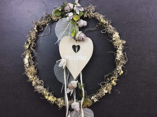Türkranz Herbst Herbstlich Türschmuck Modern Herz Welcome Wunschgröße ganzjährig Boho Eicheln Filz Natur Moos Skelettblätter Buchecker – handgemacht aus Seiden- und Kunstblumen, langlebig & pflegeleicht von SarahsFlowerStudio