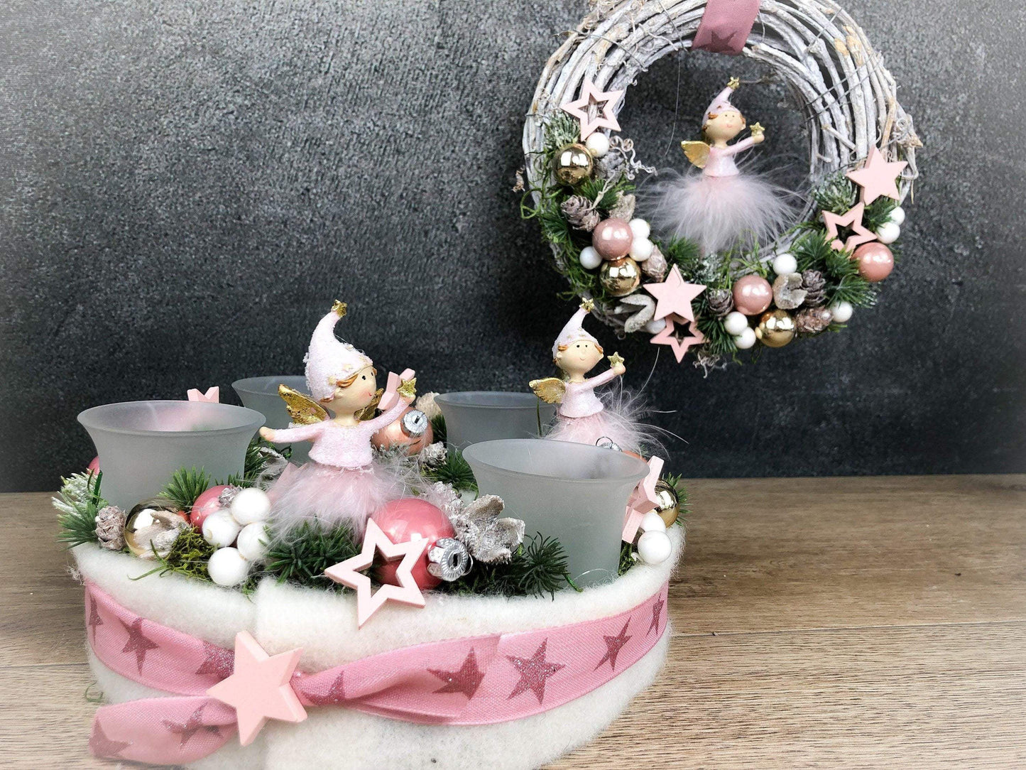Adventskranz Adventskalender Engel Stern Rosa Zapfen Glitzer Frost mehrjährig rund – handgemacht aus Seiden- und Kunstblumen, langlebig & pflegeleicht von SarahsFlowerStudio