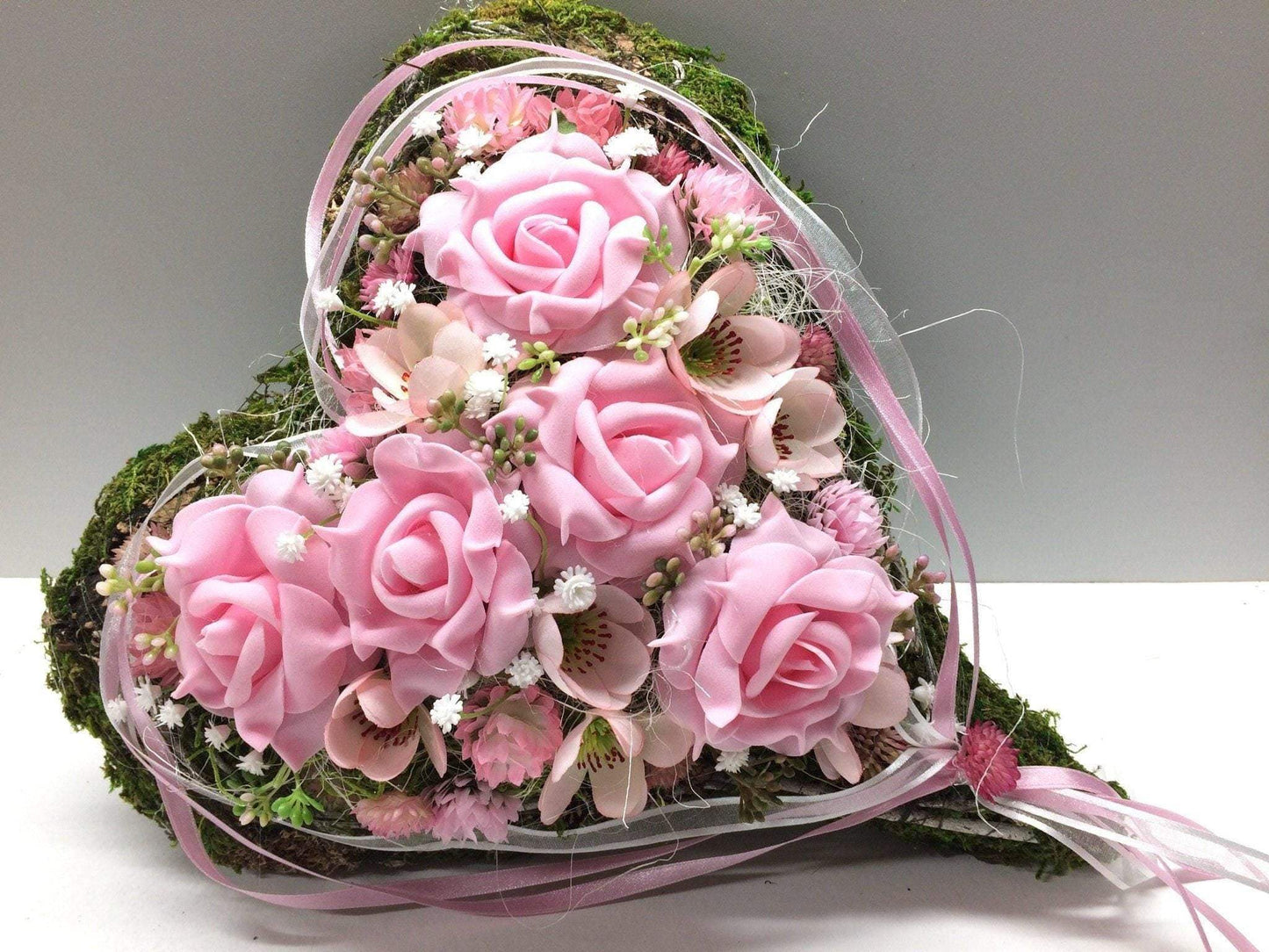 Grabgesteck Grabschmuck Herz 30cm Farbwunsch Grabdeko Grabdekoration – handgemacht aus Seiden- und Kunstblumen, langlebig & pflegeleicht von SarahsFlowerStudio