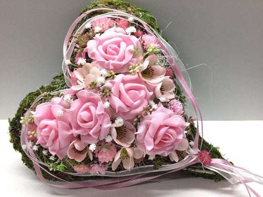 Grabgesteck Grabschmuck Herz 30cm Farbwunsch Grabdeko Grabdekoration – handgemacht aus Seiden- und Kunstblumen, langlebig & pflegeleicht von SarahsFlowerStudio