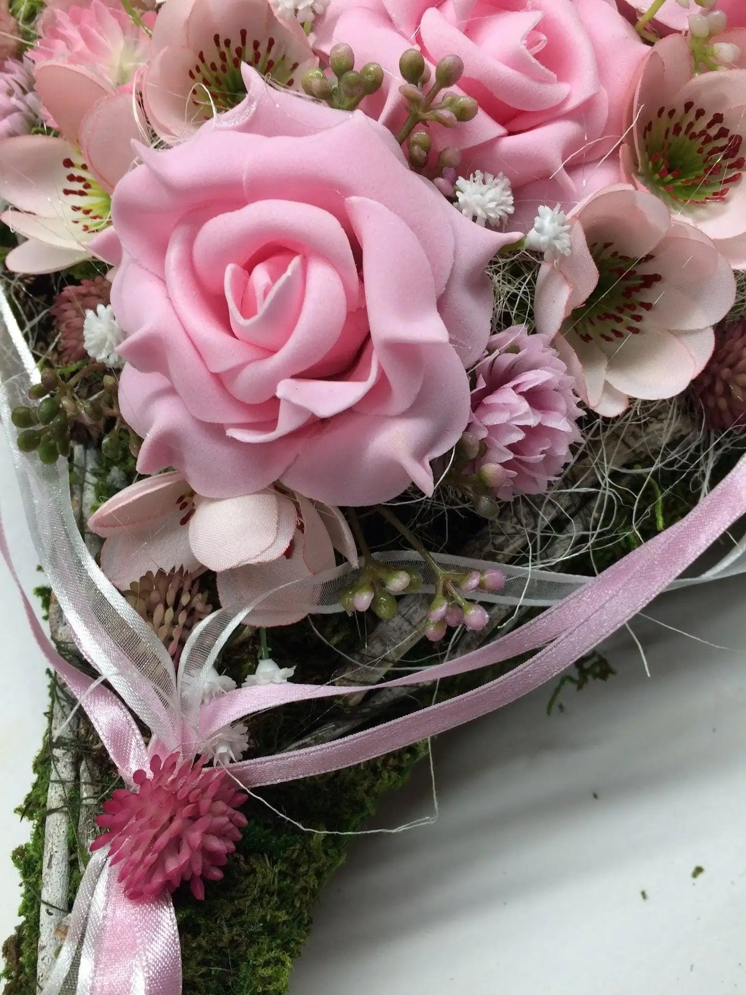 Grabgesteck Grabschmuck Herz 30cm Farbwunsch Grabdeko Grabdekoration – handgemacht aus Seiden- und Kunstblumen, langlebig & pflegeleicht von SarahsFlowerStudio