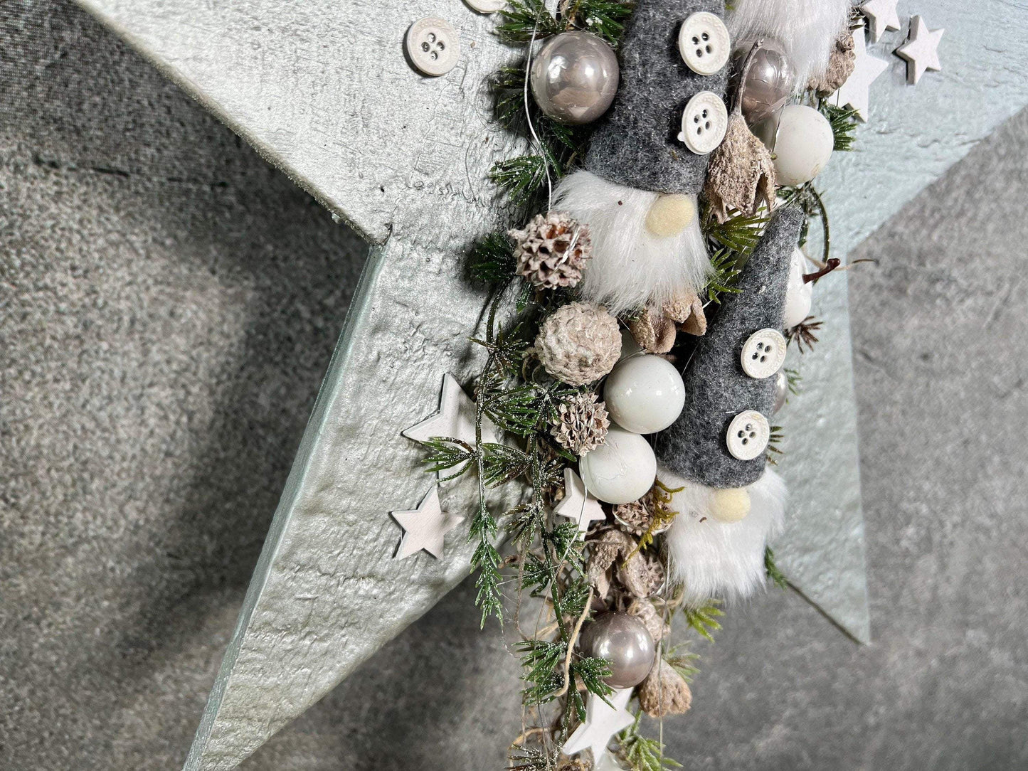 Advent Türkranz Stern 40cm Wichtel Stern Türdekoration Türschmuck Fensterdeko Weihnachten Weihnachtsdekoration – handgemacht aus Seiden- und Kunstblumen, langlebig & pflegeleicht von SarahsFlowerStudio