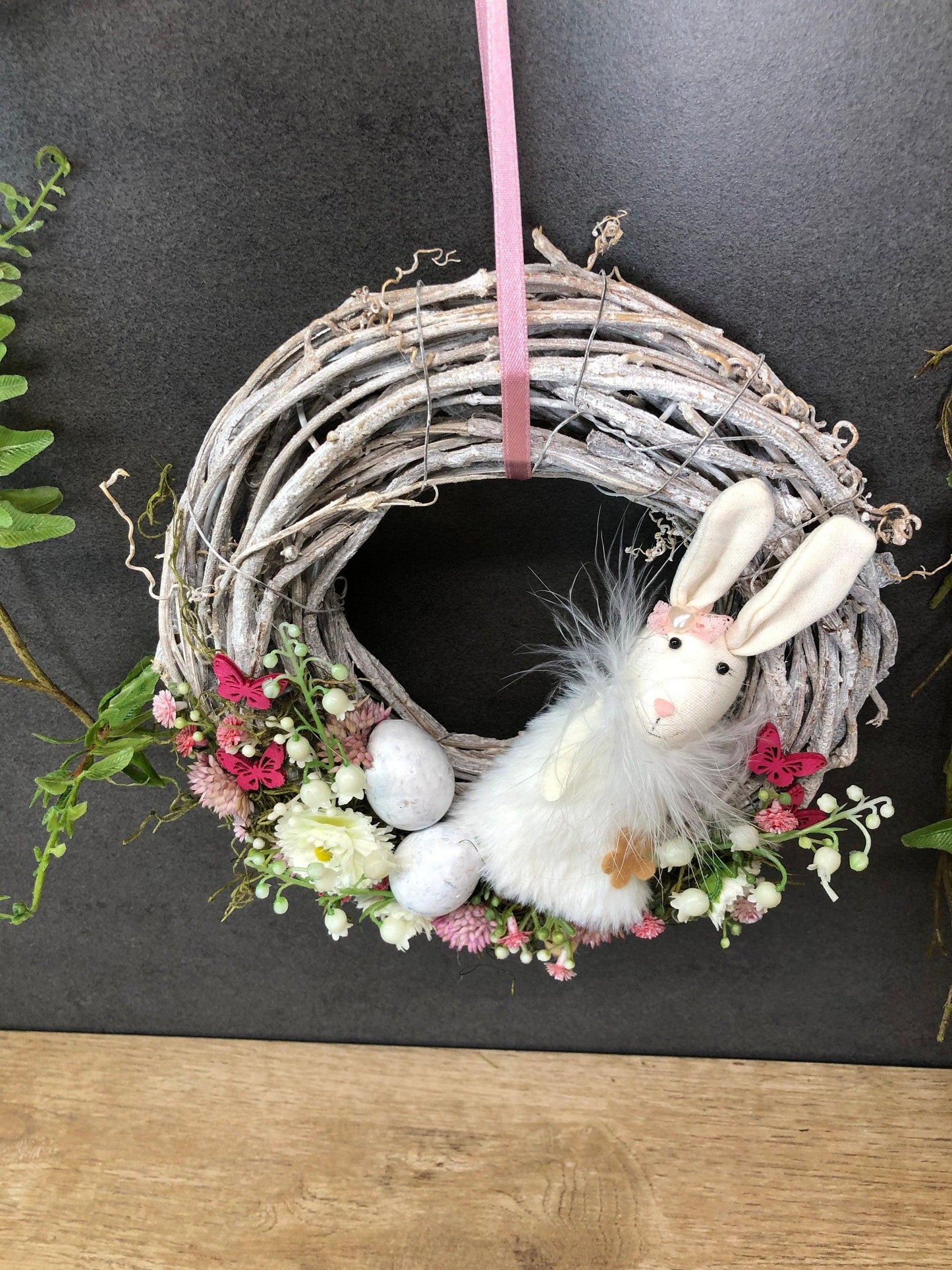 Türkranz Frühling mit Hasen & Maiglöckchen – Osterkranz Seidenblumen handgefertigt – Türkranz – SarahsFlowerStudio