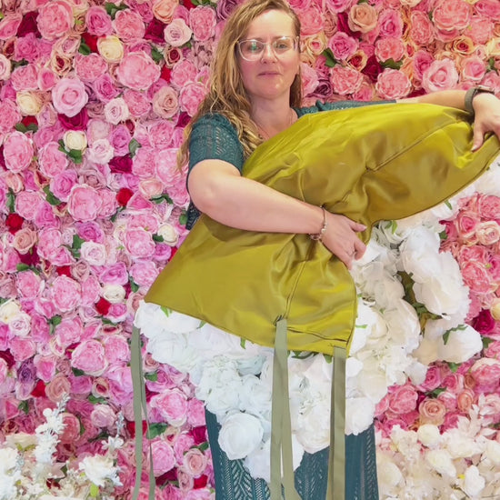 Flower Wall aus Seidenblumen – räumliche 3D-Tiefe und realistische Wirkung im Detail
